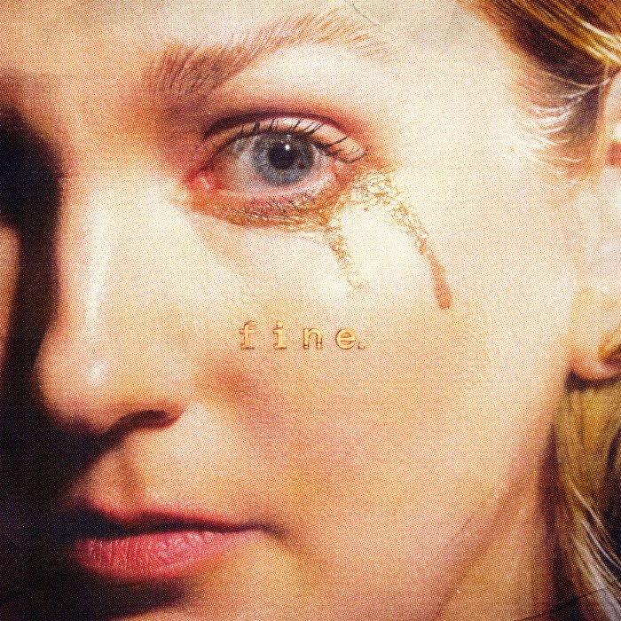Resenha: Julie Neff – “Fine.”