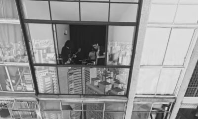 Imagem do clipe de Love you here, do Sebadoh, dirigido por Ricardo Spencer e André Peniche