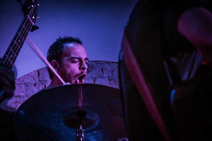 Giovani Baroni apresenta mais um mergulho em "bLU" com “Fishy boy”