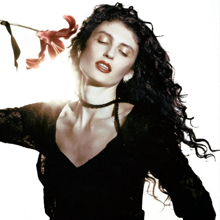 Resenha: Lucia & The Best Boys – “Picking petals”