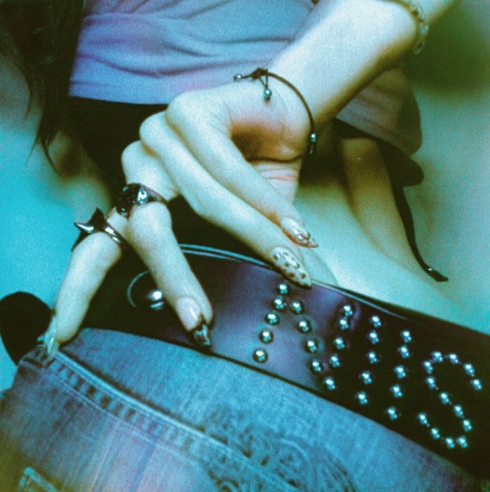 Capa do EP Play Niis, da banda Niis