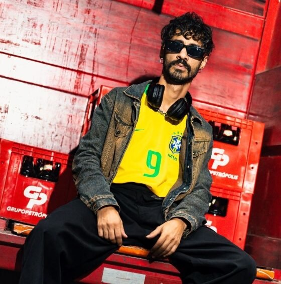 Aquele Jon transforma medos e inseguranças da vida urbana em “Jogo do bicho”