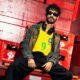 Aquele Jon transforma medos e inseguranças da vida urbana em “Jogo do bicho”