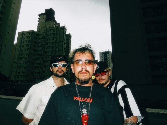 Dona Helena ironiza a meritocracia no post-rock de “Seu Antônio S/A”