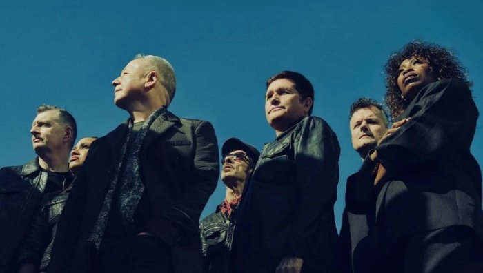 Simple Minds volta ao art rock e à new wave no álbum "Sacrosanct"