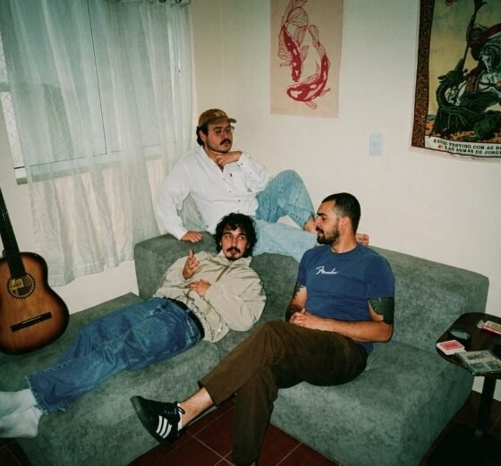 Surfe cruza MPB e psicodelia no single duplo "Saudades tropicais - Volume 1"