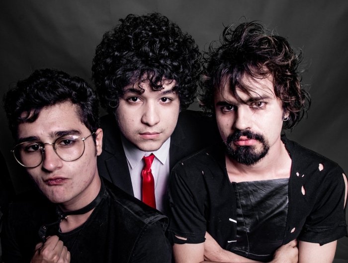 Os Alquimistas e akaStefani lembram romances punks em “Tu”