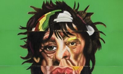 Os Rolling Stones lançam Foreign tongues, loose lips em 27 de novembro, edição deluxe de Foreign tongues com cinco faixas extras, apenas quatro meses depois.